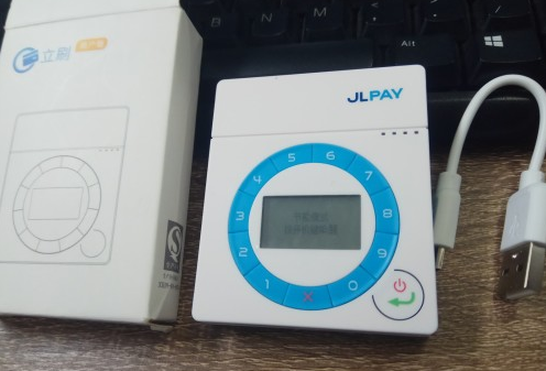 立刷POS机24小时咨询热线是什么？